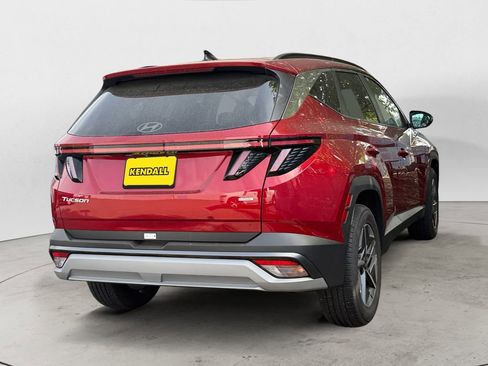 Certified 2025 Hyundai Tucson SEL AWD/4WD image 4