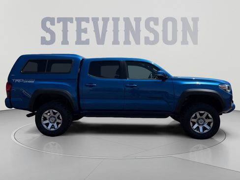 Used 2018 Toyota Tacoma TRD Off-Road w/ Technology Package AWD/4WD image 6