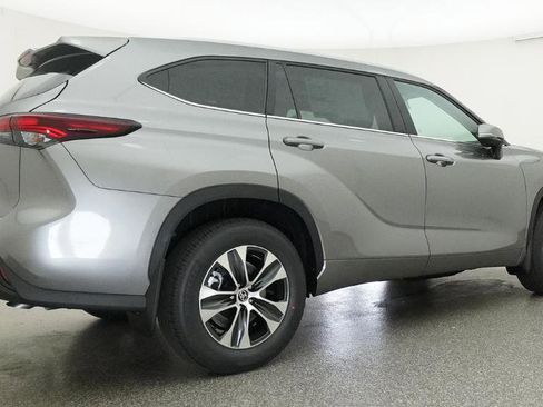 New 2026 Toyota Highlander XLE AWD/4WD image 17