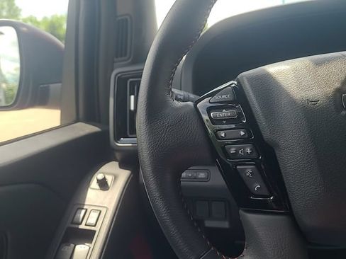 Used 2025 Nissan Frontier PRO-4X AWD/4WD image 17