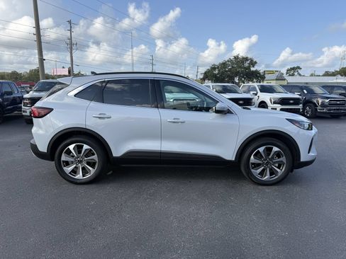 Used 2025 Ford Escape Platinum w/ Class II Trailer Tow Package AWD/4WD image 3
