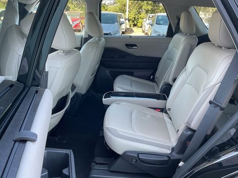 Used 2023 Nissan Pathfinder SL w/ SL Premium Package image 14