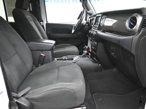 Used 2020 Jeep Wrangler Unlimited Sahara image 7