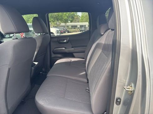 Used 2019 Toyota Tacoma TRD Sport w/ Technology Package image 10