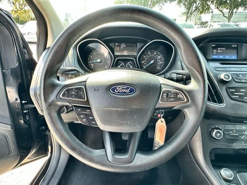 Used 2016 Ford Focus SE w/ SE Power Seat Package image 15