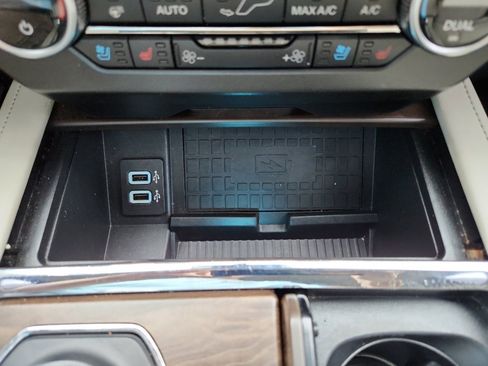 Used 2018 Ford Expedition Platinum RWD image 26