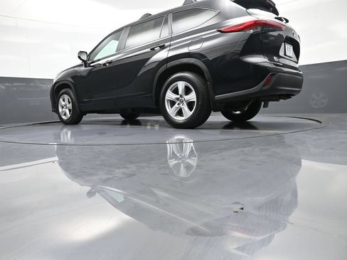 Certified 2023 Toyota Highlander LE FWD image 32