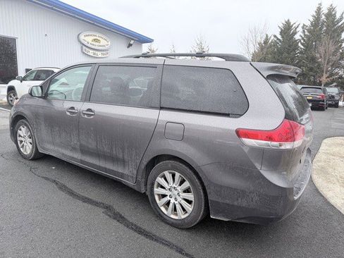 Used 2014 Toyota Sienna XLE image 10