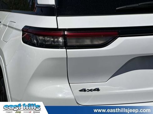 Used 2023 Jeep Grand Cherokee Overland AWD/4WD image 11