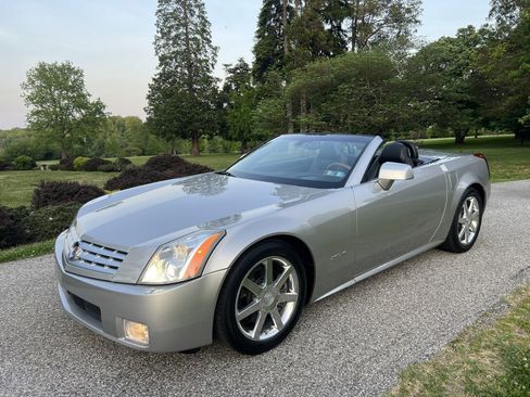 Used 2004 Cadillac XLR RWD image 4