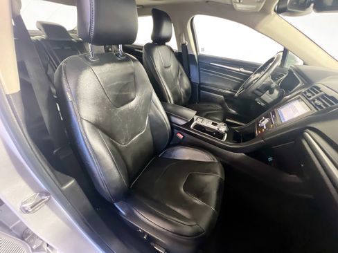 Used 2019 Ford Fusion Titanium image 31