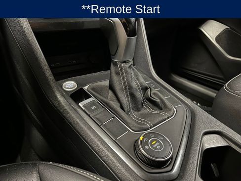 Used 2024 Volkswagen Tiguan SE w/ Panoramic Sunroof Package AWD/4WD image 15