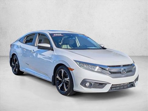 Used 2017 Honda Civic Touring image 3