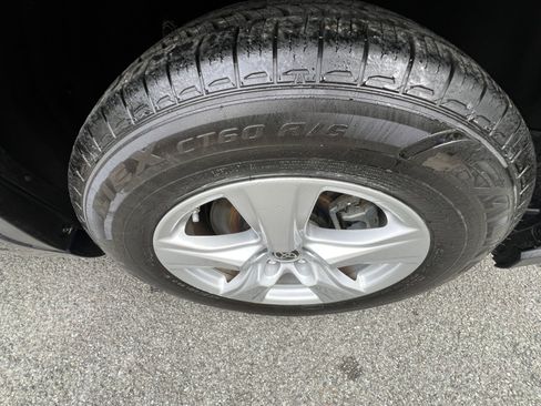 Used 2023 Toyota Highlander L image 31