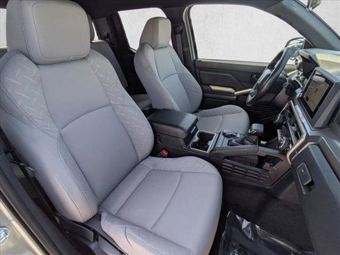 Certified 2025 Toyota Tacoma SR5 AWD/4WD image 20