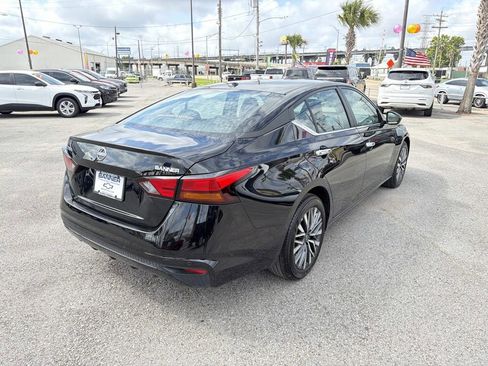 Used 2025 Nissan Altima 2.5 SV FWD image 8