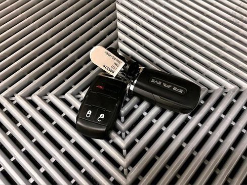 Used 2024 RAM 2500 Big Horn w/ Safety Group image 9