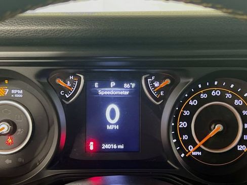 Used 2024 Jeep Wrangler Unlimited Sport AWD/4WD image 12