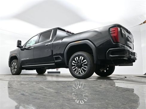 Used 2025 GMC Sierra 2500 Denali Ultimate image 13