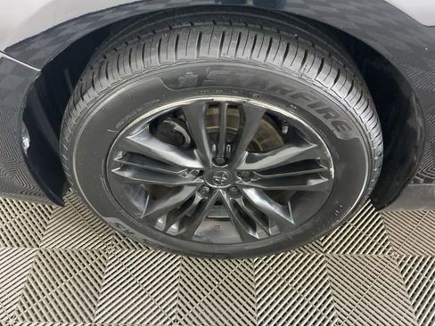 Used 2017 Toyota Camry SE image 27