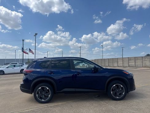 Certified 2025 Nissan Rogue SV FWD image 25
