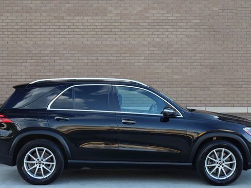 Used 2024 Mercedes-Benz GLE 450e 4MATIC image 3
