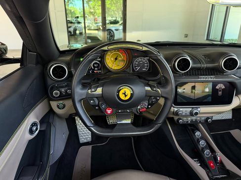 Used 2019 Ferrari Portofino RWD image 42