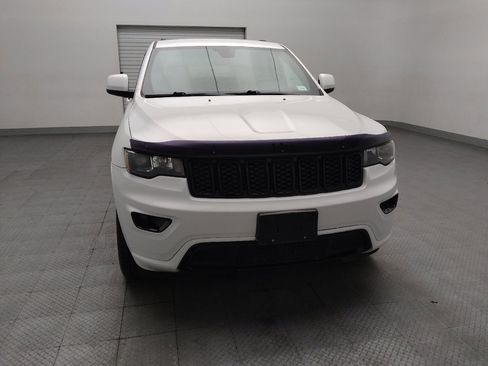 Used 2017 Jeep Grand Cherokee Altitude AWD/4WD image 14