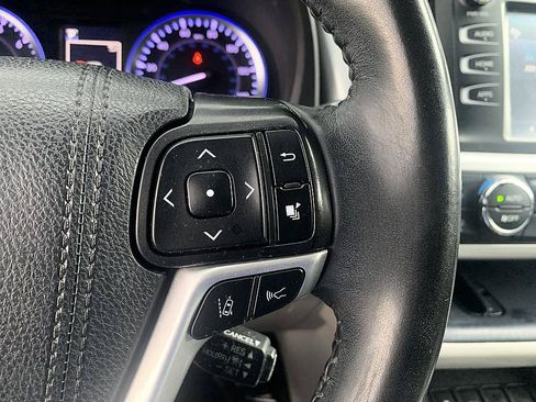 Used 2019 Toyota Highlander XLE FWD image 15