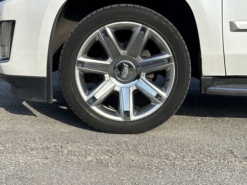 Used 2016 Cadillac Escalade ESV Luxury RWD image 9
