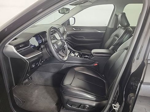 Used 2023 Jeep Grand Cherokee Limited image 12