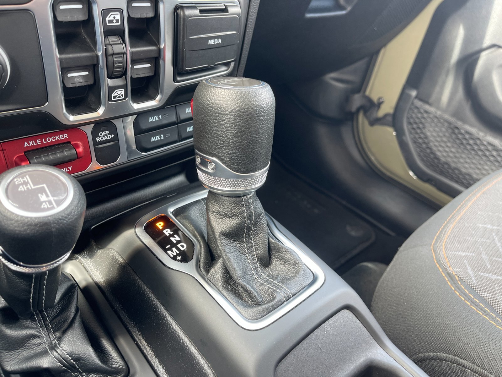 Used 2026 Jeep Gladiator Mojave AWD/4WD image 23