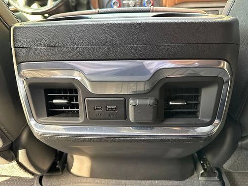 Used 2022 Chevrolet Silverado 1500 High Country w/ Technology Package AWD/4WD image 29
