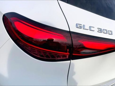 Used 2025 Mercedes-Benz GLC 300 4MATIC image 25