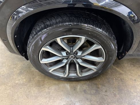Used 2017 Volvo XC90 T6 Momentum w/ Vision Package image 37