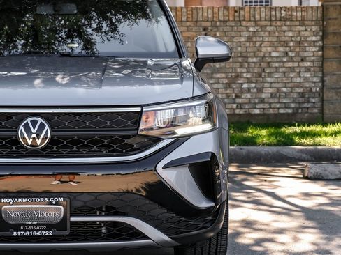 Used 2022 Volkswagen Taos SE image 60