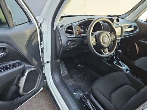 Used 2023 Jeep Renegade Latitude image 10