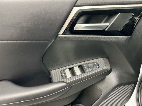 Used 2023 Mitsubishi Outlander SE image 21