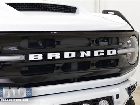 Used 2025 Ford Bronco Outer Banks image 9