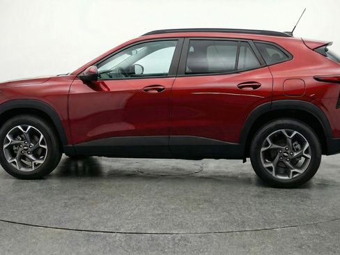 Used 2025 Chevrolet Trax LT image 5