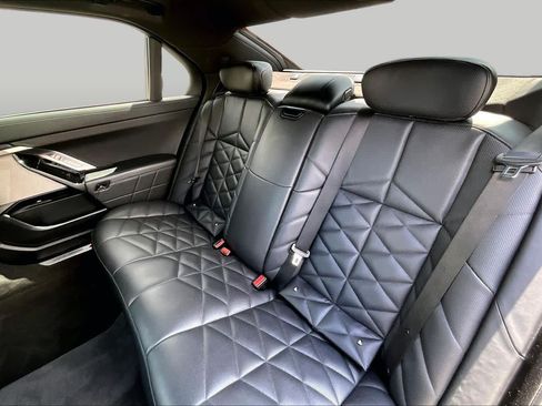 Used 2023 BMW 740i w/ Parking Assistance Package RWD image 21