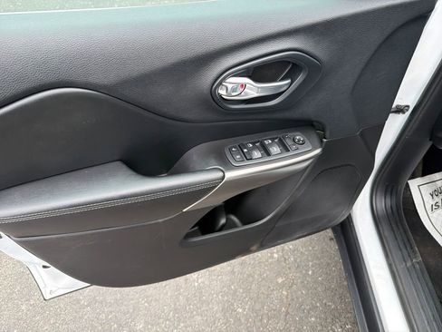 Certified 2019 Jeep Cherokee Latitude Plus w/ Cold Weather Group image 13