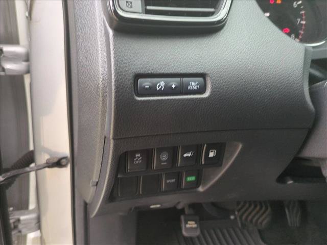 Used 2020 Nissan Rogue SV FWD image 13