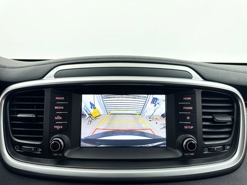 Used 2020 Kia Sorento LX FWD image 24