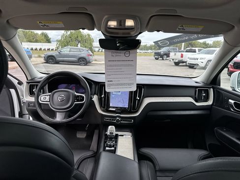 Used 2022 Volvo XC60 B5 Inscription w/ Climate Package image 21