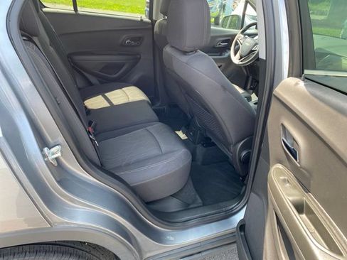 Used 2020 Chevrolet Trax LT FWD image 14