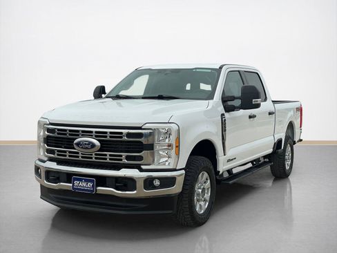 Used 2024 Ford F250 XLT w/ FX4 Off-Road Package image 3