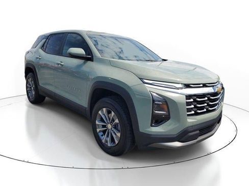 Used 2026 Chevrolet Equinox LT w/ Convenience Package II FWD image 2
