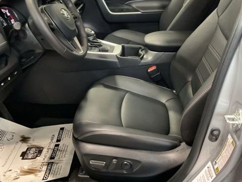 Used 2024 Toyota RAV4 XLE Premium image 10