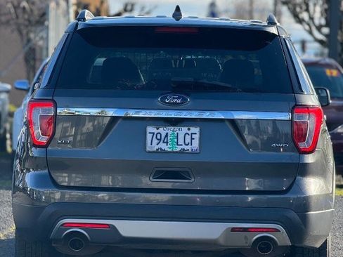 Used 2017 Ford Explorer XLT image 16